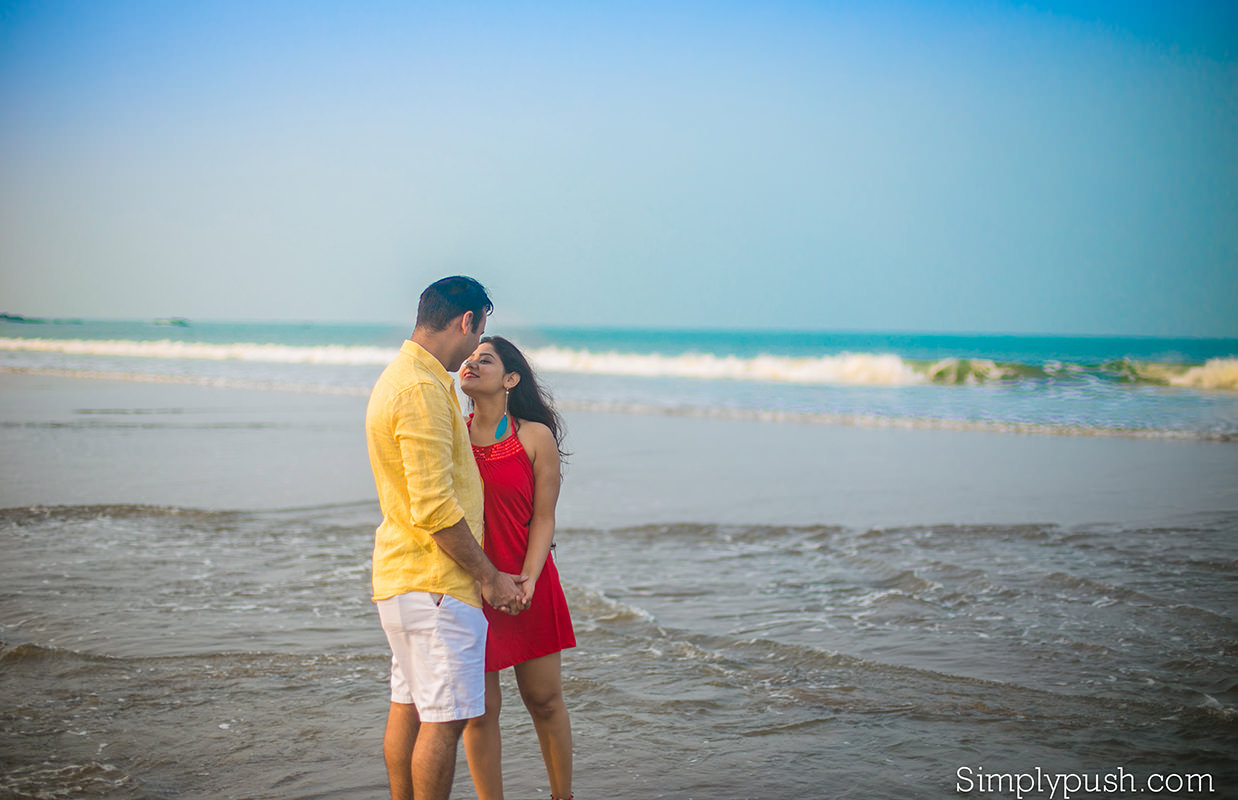 Beachside Photoshoot In Goa Goa Prewedding Beach Photoshoot Best Beach Wedding 5991